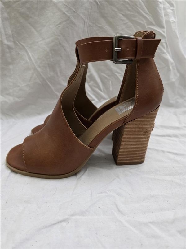 NWOTD Dolce Vita 7.5 T Stacked Heel Sandal Brown 126011