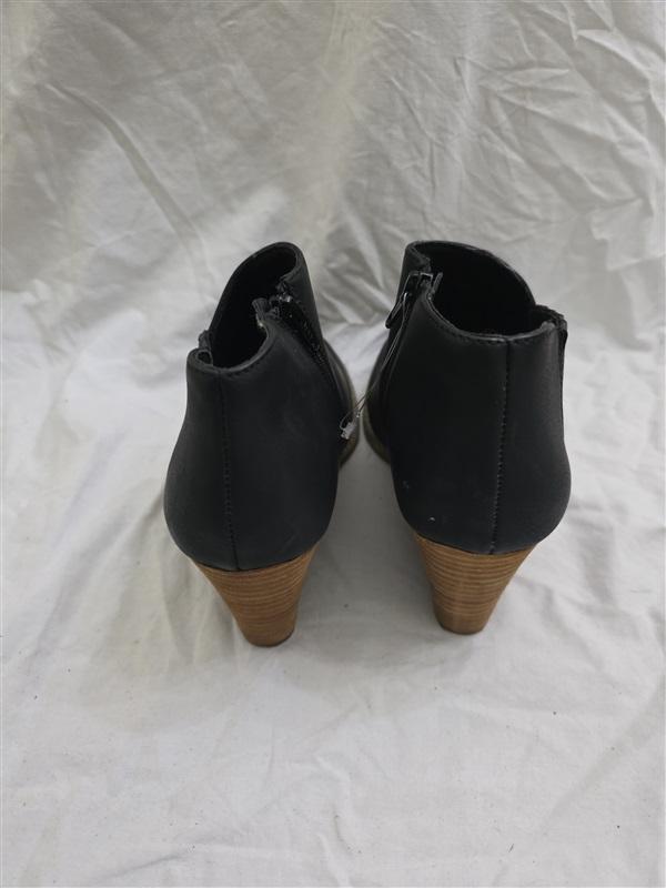 NWOT DV8 Dolce Vita 8 Georgi Black Wedge Heeled Bootie 126017
