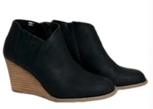 NWOT DV8 Dolce Vita 8 Georgi Black Wedge Heeled Bootie 126017