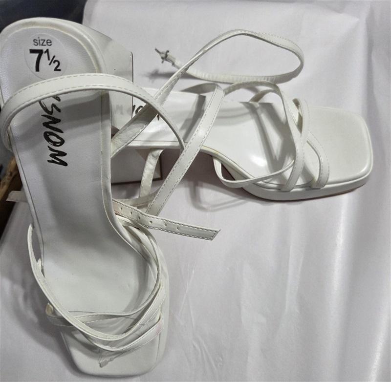 NWOT ISNOM 7.5 90's White Platform Heels Block Chunky Sandals Ankle Strap 126158