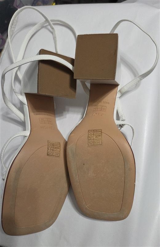 NWOT ISNOM 7.5 90's White Platform Heels Block Chunky Sandals Ankle Strap 126158
