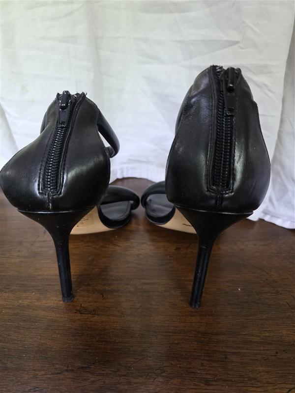 NWOT Express 9 Ankle Strap Heeled Dress Sandals Black 126162