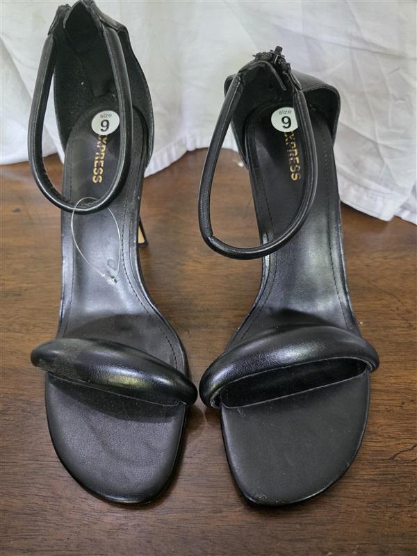 NWOT Express 9 Ankle Strap Heeled Dress Sandals Black 126162