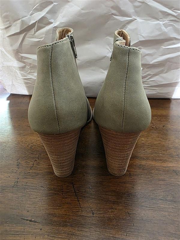 NWOT Report Guine 9 Wedge Booties Ankle Boots Olive Green 126163