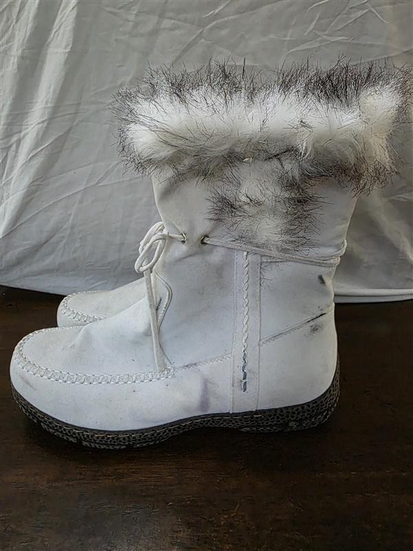 NWOTD Bucco 8.5 Ruzena Fashion Faux Fur Winter Boots White 126181