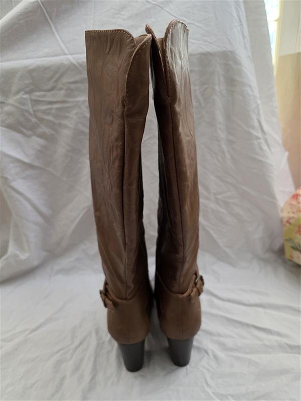 NWOT Journee 9 Carver KNEE HIGH BOOTS IN WIDE CALF Brown 126187