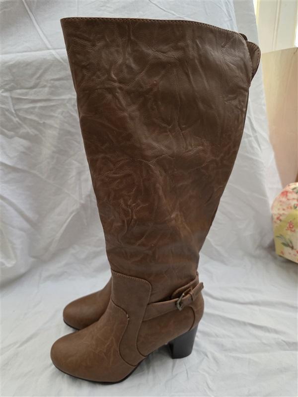 NWOT Journee 9 Carver KNEE HIGH BOOTS IN WIDE CALF Brown 126187