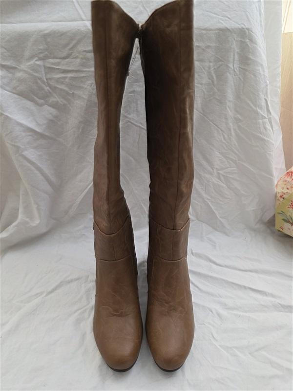 NWOT Journee 9 Carver KNEE HIGH BOOTS IN WIDE CALF Brown 126187