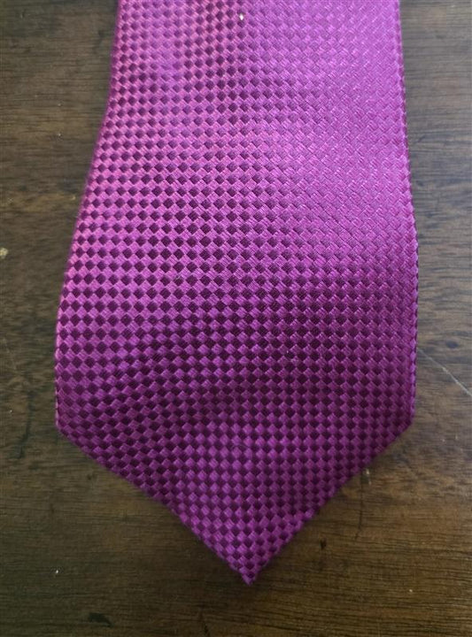 NWOT Ted Baker Fuchsia Solid Geometric 100% Silk Men's Neck Tie 126204