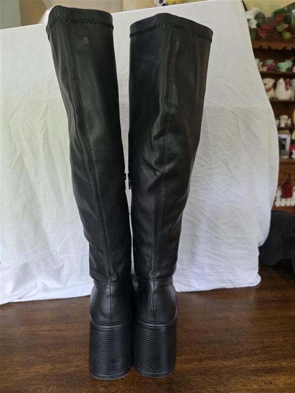 NWOTD Yoki 8.5 Karil-18 Women's Knee-High Boots Black 126235