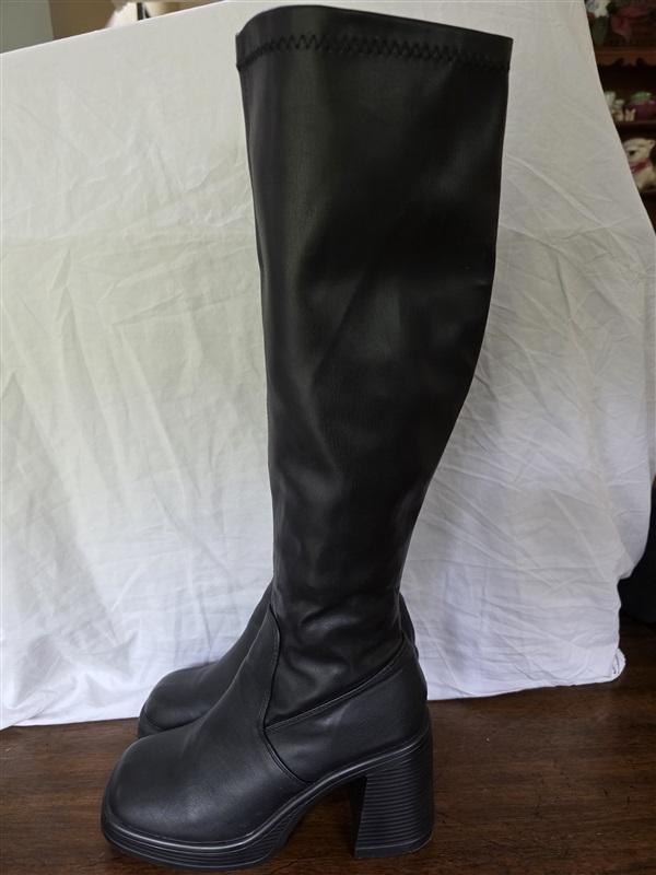 NWOTD Yoki 8.5 Karil-18 Women's Knee-High Boots Black 126235