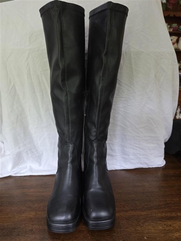 NWOTD Yoki 8.5 Karil-18 Women's Knee-High Boots Black 126235