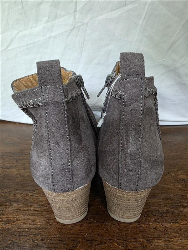 NWOT DV8 Dolce Vita 9 Wedge Cut Out Suede Heeled Bootie Gray 126239