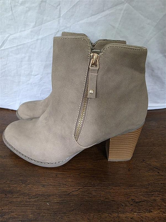 NWOT Diba 9 Faux Leather Stacked Heel Boots Booties Beige 126241