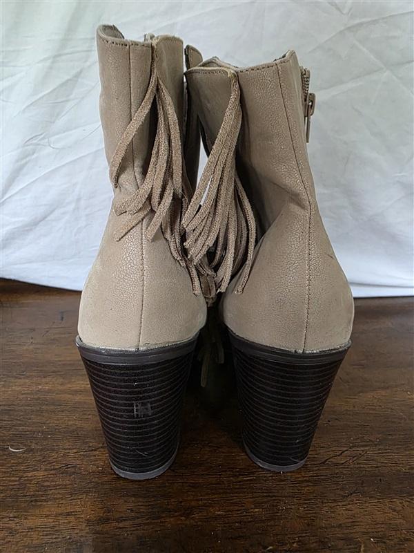 NWOT Maurices 8 Darcy Fringe Ankle Boot Stacked Heel Ankle Cowboy Fringe 126242