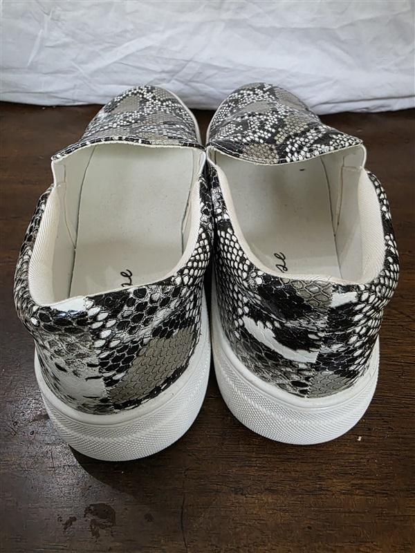 NWOT Matisse 11 Snake Skin Slip On Tennis Shoe Loafers 126246
