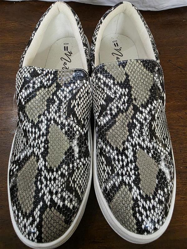 NWOT Matisse 11 Snake Skin Slip On Tennis Shoe Loafers 126246
