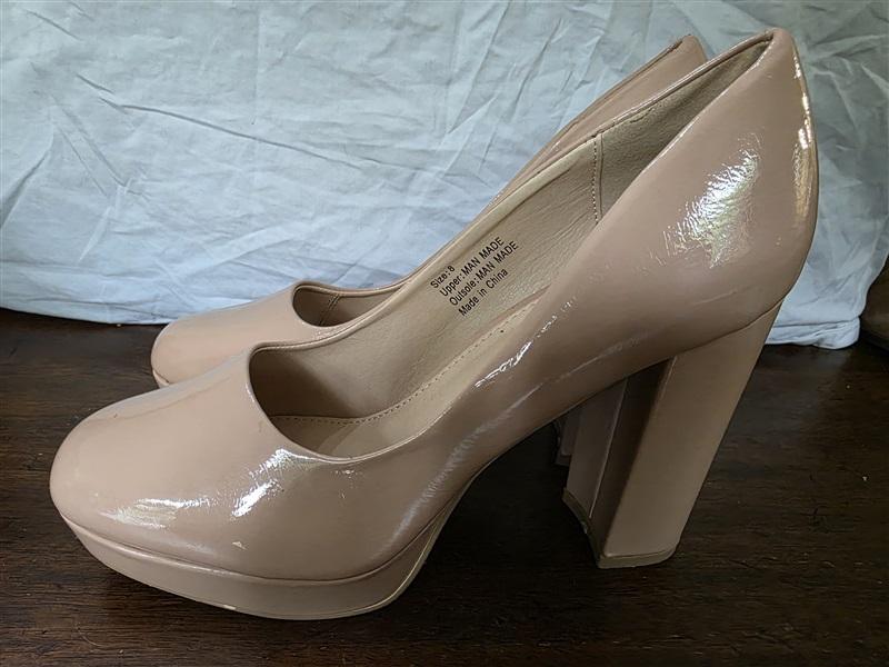 NWOT New York & Co 8 Nancy Patent Leather Beige Pumps 126249
