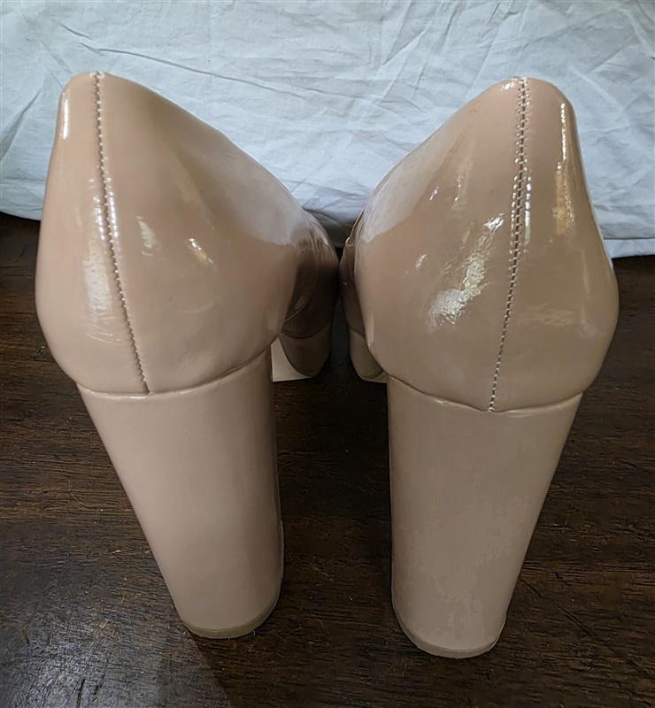 NWOT New York & Co 9 Nancy Patent Leather Beige Pumps 126250