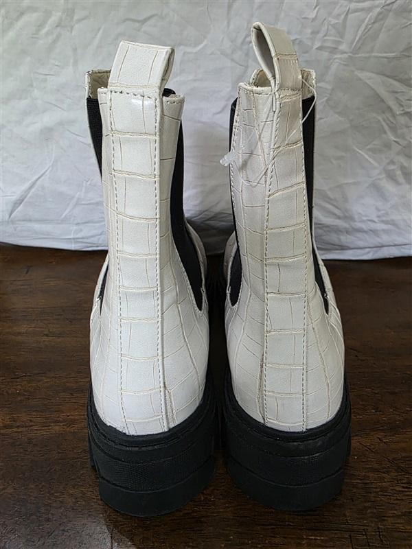 NWOT Fashion to Figure 9W Faux Croco Leather Lug Boots White 126268