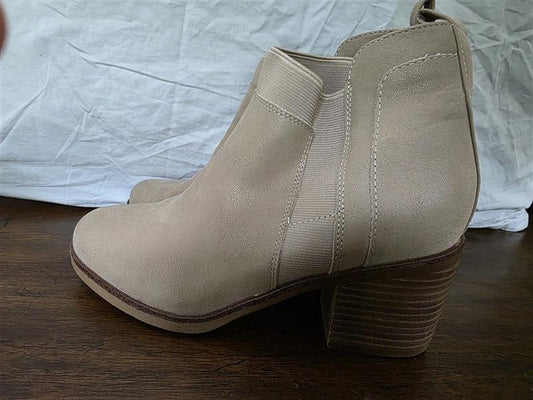 NWOT Mia 8 Stacked Heel Beige Faux Suede Ankle Boots Booties 126272