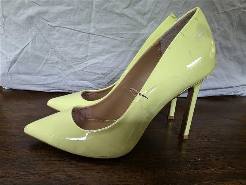 NWOT Express 8 Classic Pointed Toe Patented Leather Yellow Pumps 126287
