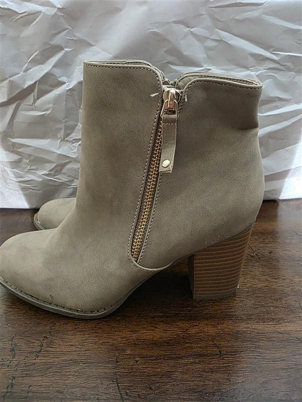 NWOTD Diba 9 Tan Faux Leather Stacked Heel Ankle Boots Booties 126302