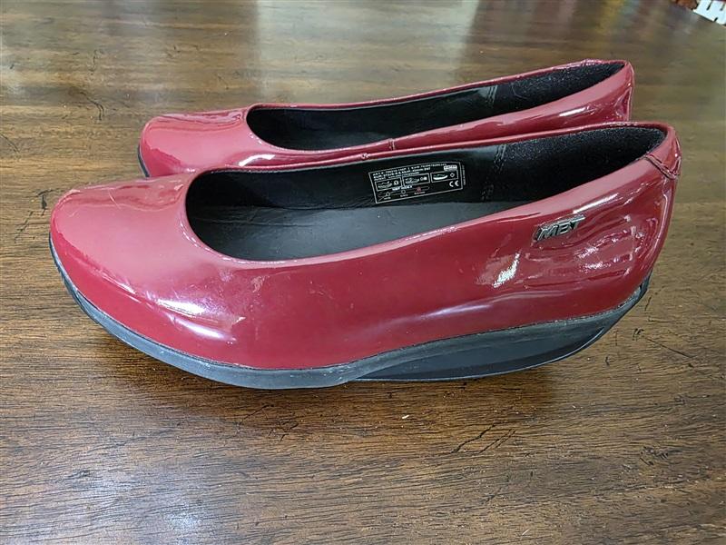 NWOT MTB 6-6.5 Red Patent Leather Performance Slip On Ballerina 126505