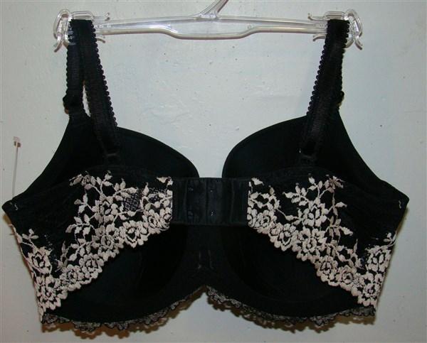NWOT Wacoal 34C Black Embrace Lace Underwire T Shirt Bra 853191 126540