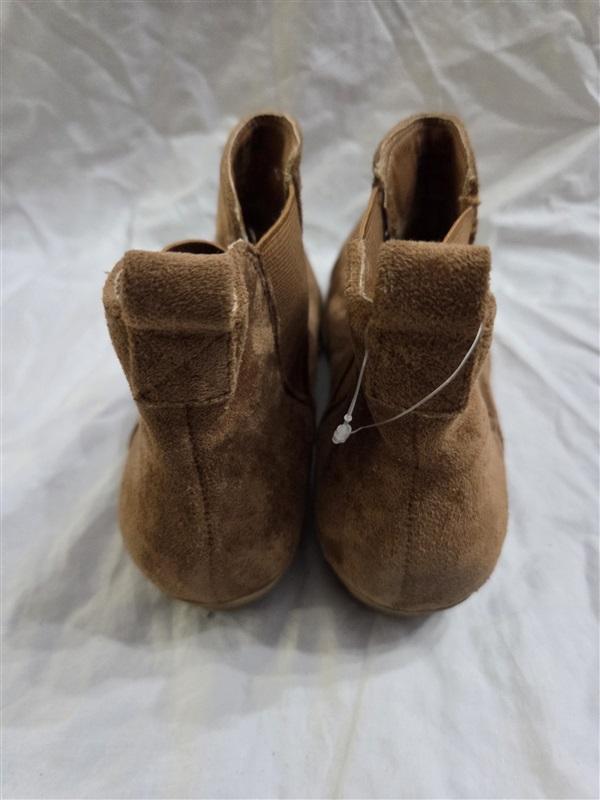 NWOT Very G 8 Faux Suede Brown Ankle Boots Slip On 126603