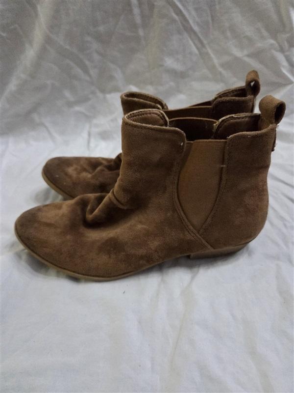 NWOT Very G 8 Faux Suede Brown Ankle Boots Slip On 126603