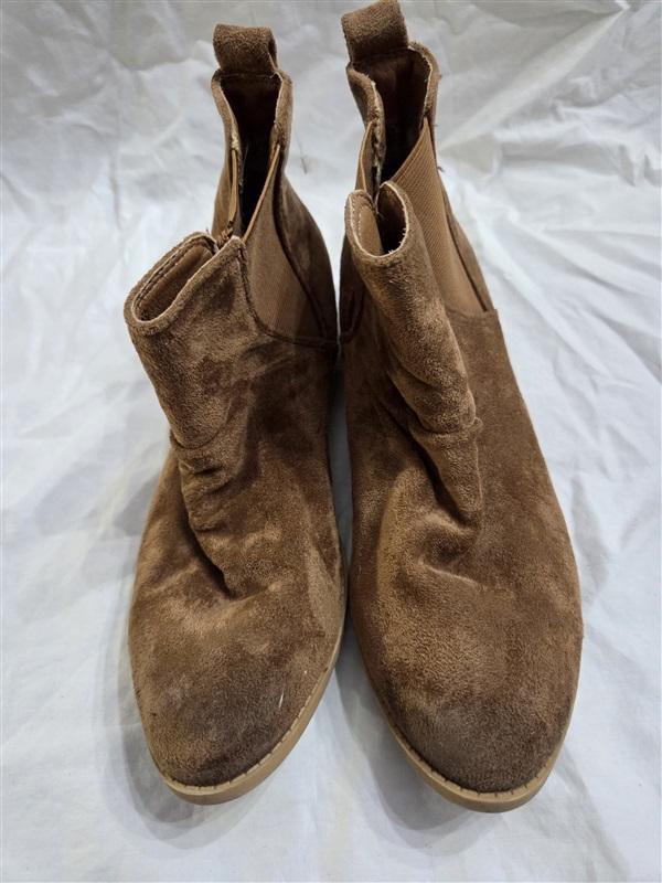 NWOT Very G 8 Faux Suede Brown Ankle Boots Slip On 126603