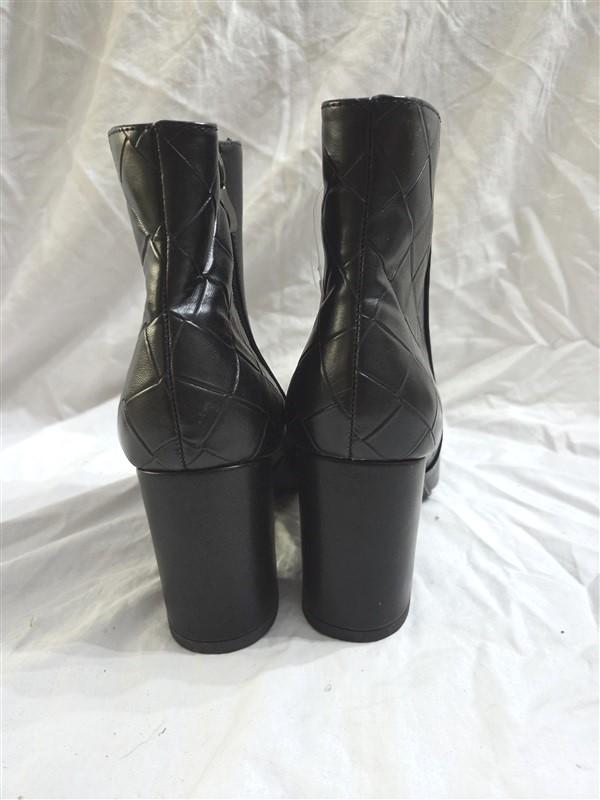 NWOT Mia 8 Minie Stacked Heel Black Faux Leather Woven Ankle Boot Booties 126608