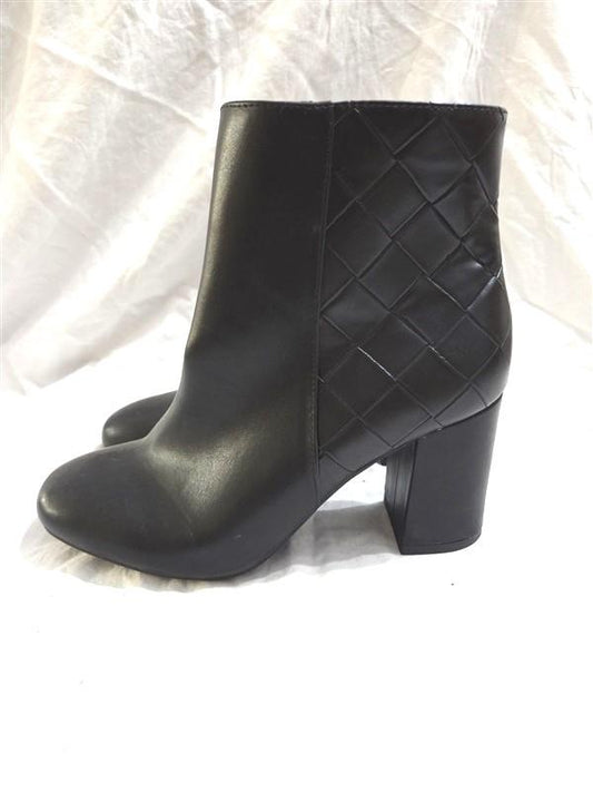NWOT Mia 8 Minie Stacked Heel Black Faux Leather Woven Ankle Boot Booties 126608