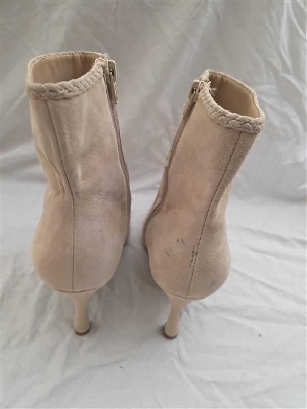 NWOT Express 9 Heel Tan Faux Suede Woven Ankle Boot Booties 126609