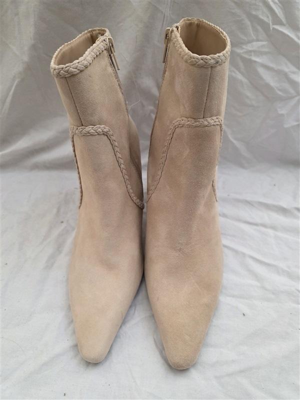 NWOT Express 9 Heel Tan Faux Suede Woven Ankle Boot Booties 126609