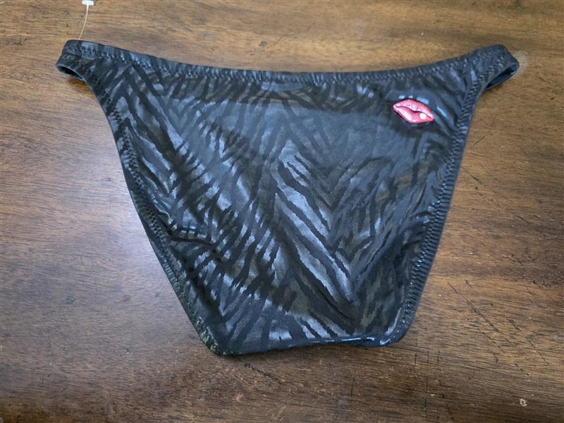 NWOT Betsey Johnson M Black Zebra with Lips Charm Swimsuit Bikini 126739