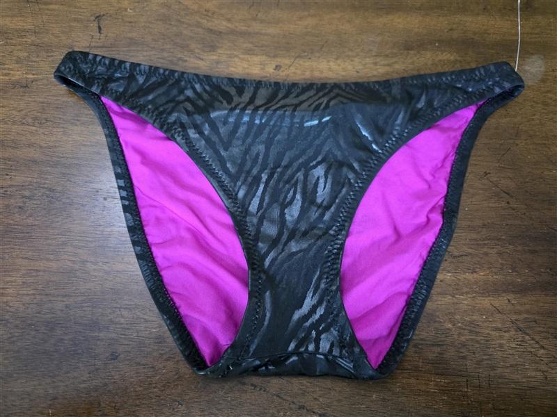 NWOT Betsey Johnson M Black Zebra with Lips Charm Swimsuit Bikini 126739