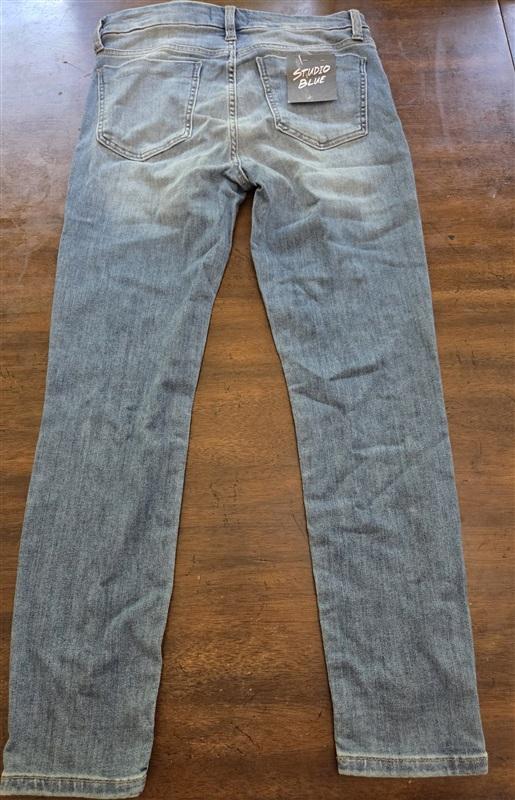 NWT Studio Blue 28 On The Run Jeans 127048