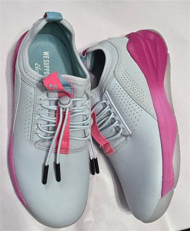 NWOT Clove 7.5 Classic Electron Rose Pink Gray Nursing Tennis Shoes 127377