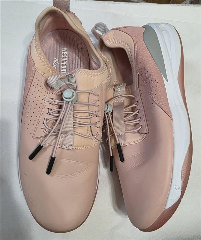 NWOT Clove 6.5 Classic Pink & Gray Nursing Tennis Slip Resistant Shoes 127459