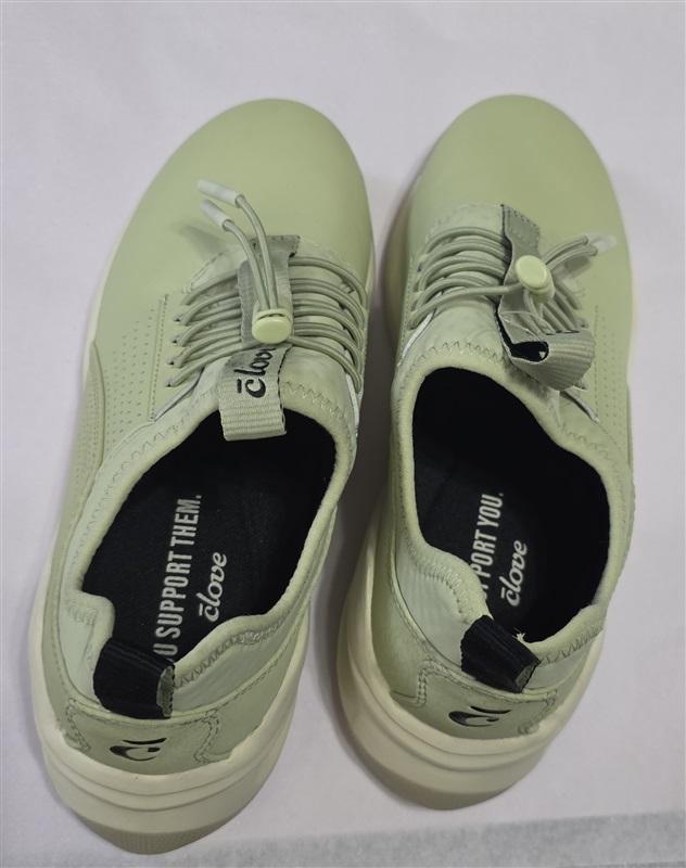 NWOT Clove 8 Classic Nursing Tennis Slip Resistant Shoes Moss Green 127482