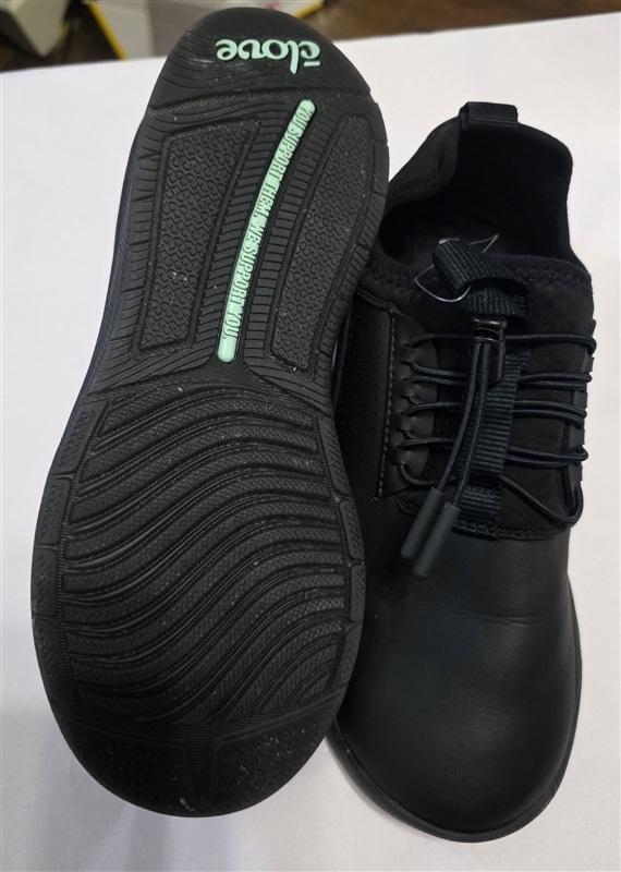 NWOT Clove 6.5 Classic Nursing Tennis Slip Resistant Shoes Black 127488