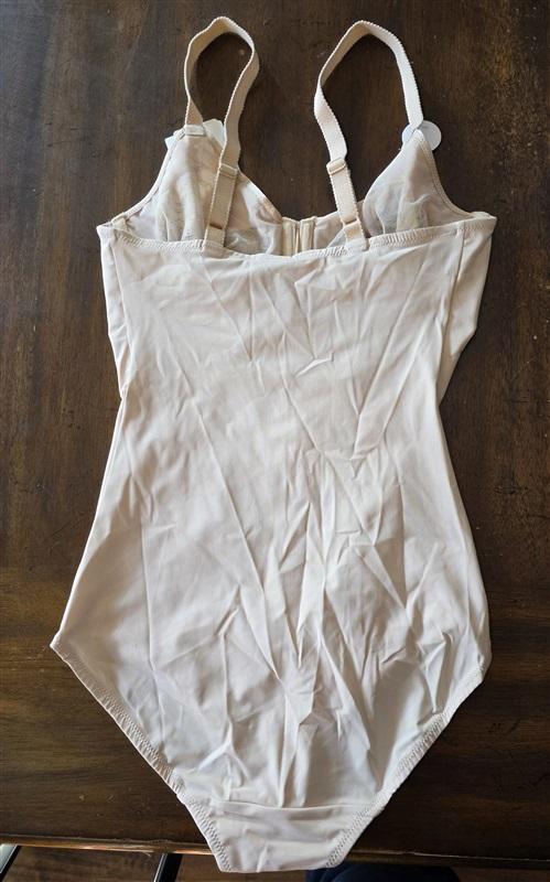 NWT Wacoal 34C Visual Effects Moderate Minimizing Bodysuit 801210 Beige 127544