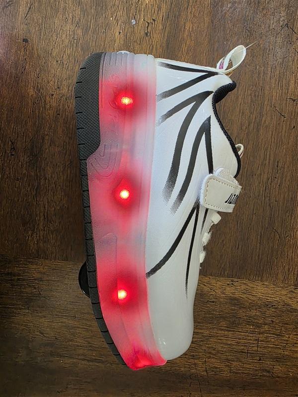 NWOT Jianoian 1.5 or 33 Roller Skate Light Up Retractable Wheels Sneakers 127558