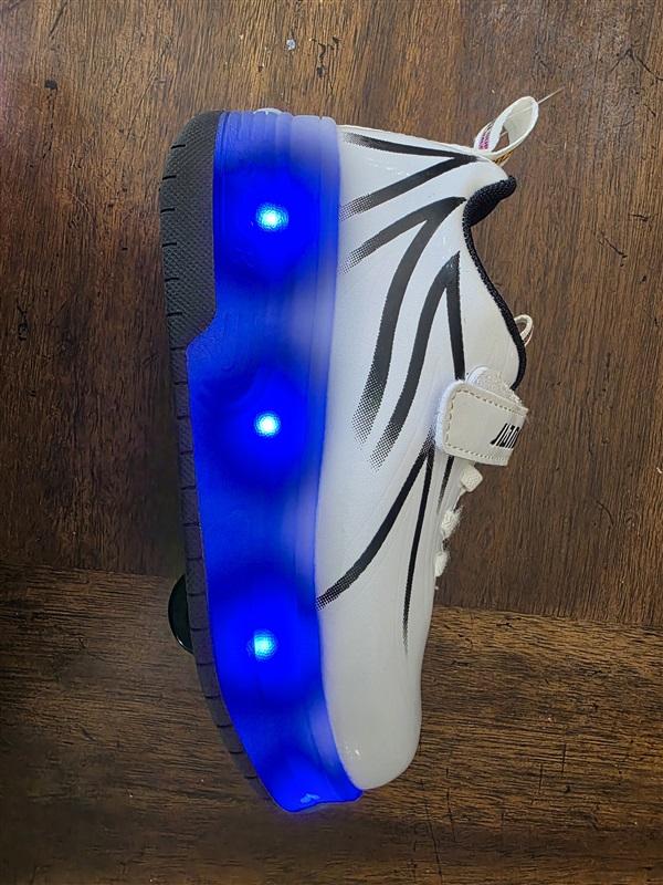 NWOT Jianoian 1.5 or 33 Roller Skate Light Up Retractable Wheels Sneakers 127558