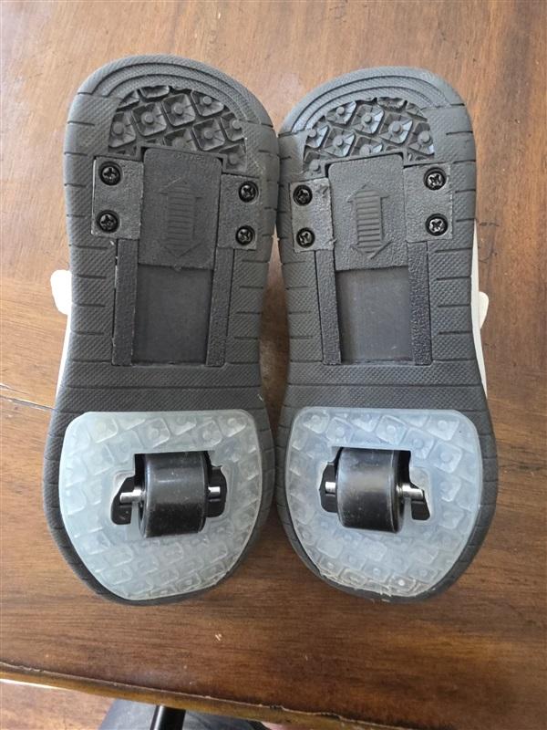 NWOT Jianoian 1.5 or 33 Roller Skate Light Up Retractable Wheels Sneakers 127558