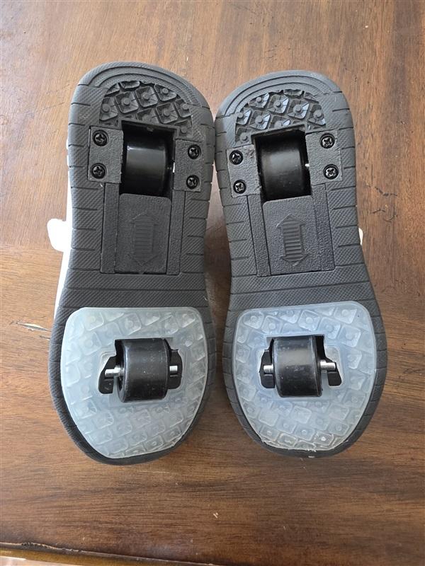 NWOT Jianoian 1.5 or 33 Roller Skate Light Up Retractable Wheels Sneakers 127558