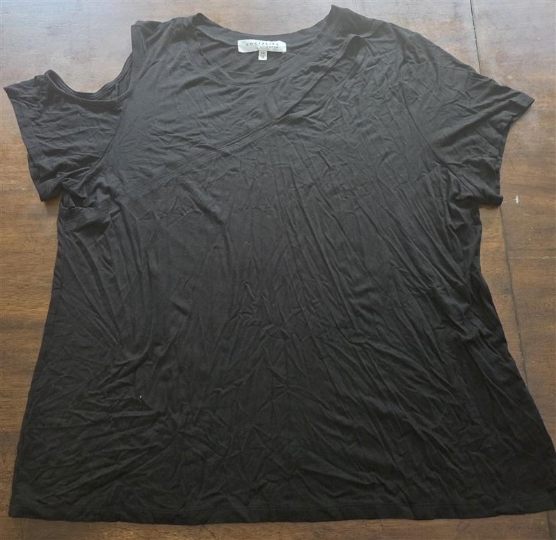 NWOT Socialite Curve 2X So Sexy 1 Shoulder Slit Front T Shirt 127575
