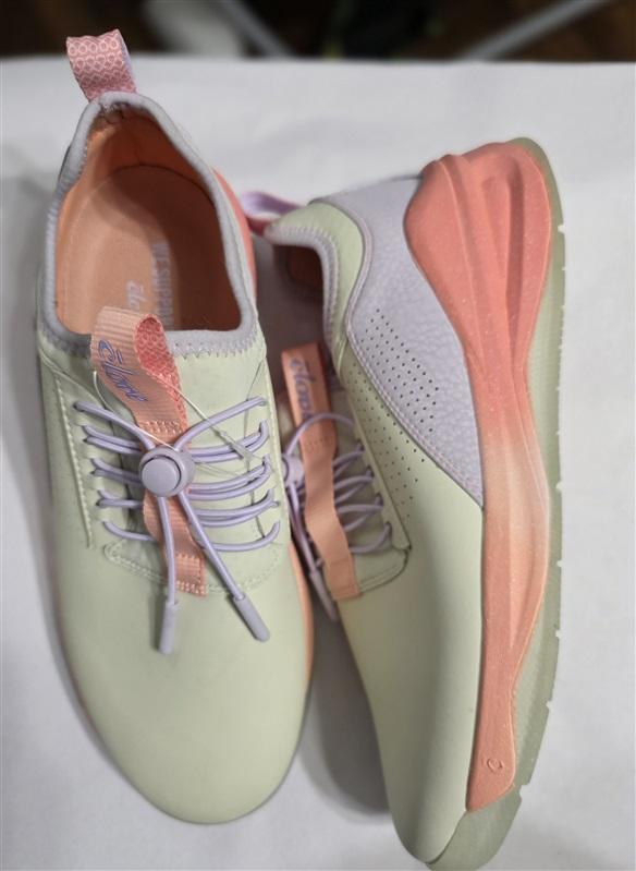 NWOT Clove 8.5 Classic Nursing Tennis Slip Resistant Shoes Peach Quartz 127645